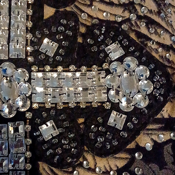 From Los Angeles Bus Stop Black V-neck with Applique Cross design - Picture 4 of 7